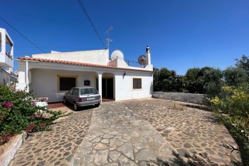 A hidden treasure in the  centre of the popular village of Santa Bárbara de Nexe