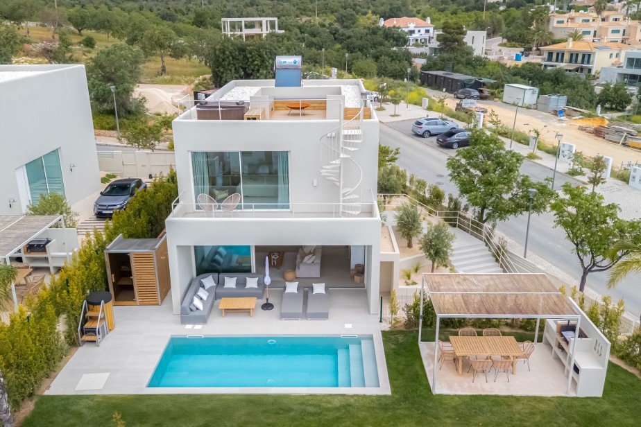 A Mediterranean house with well defined lines