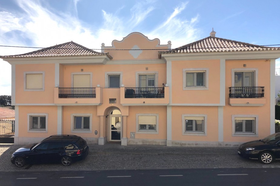 This lovely and welcoming 3 bed apartment