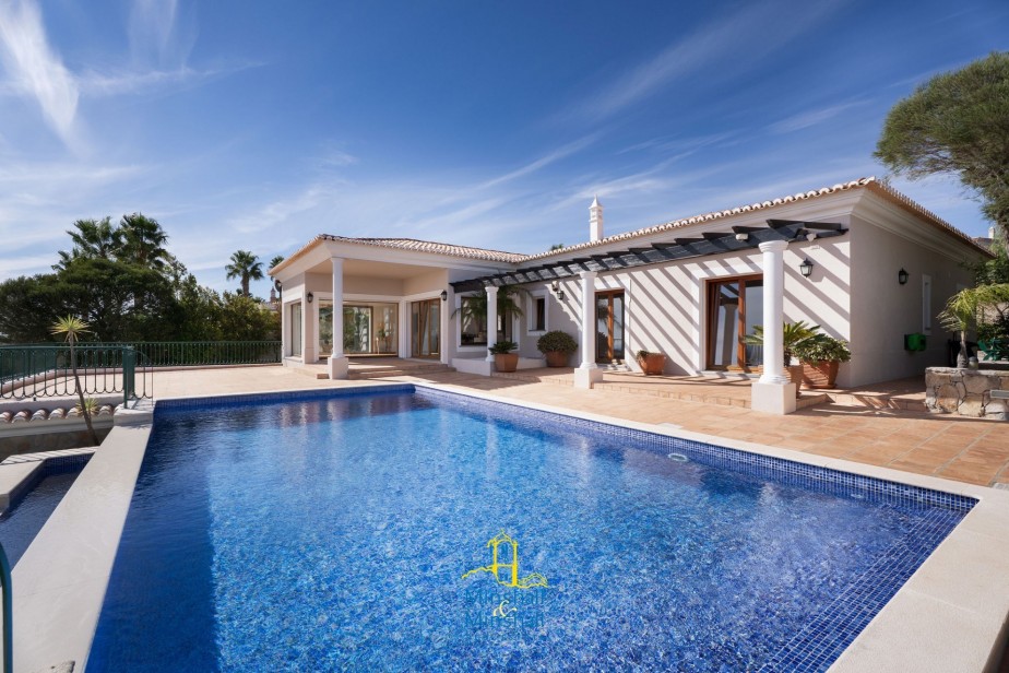 A great opportunity to be the owner of a fabulous villa in Quinta das Raposeiras