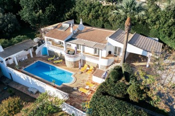 A fully renovated 3 bedroom's villa